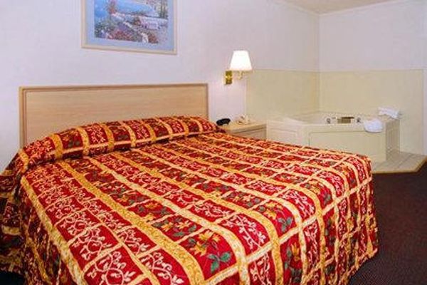 Econo Lodge Youngstown (Austintown)